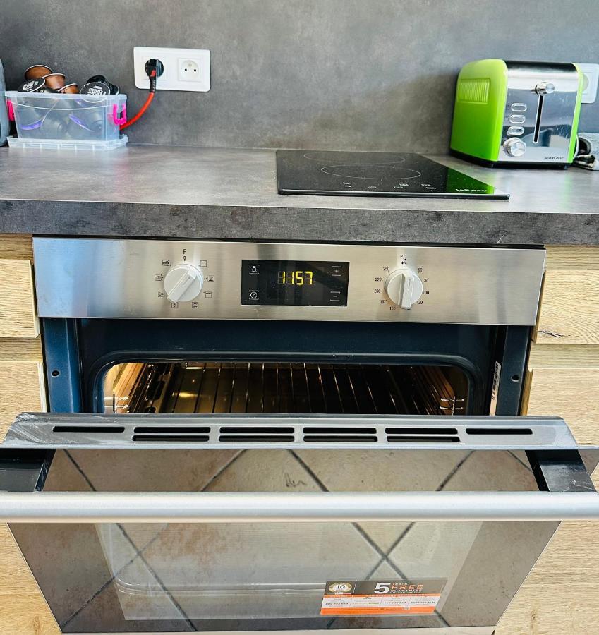 The Nice - 3 Rooms, 3Air Cond, 3Tv, 3Fans, 2 Wc, Wifi Everywhere 5Min Aeroport, Train, Beach, 1Min Tram, 15 Min Centre, Port, Parking Possible מראה חיצוני תמונה