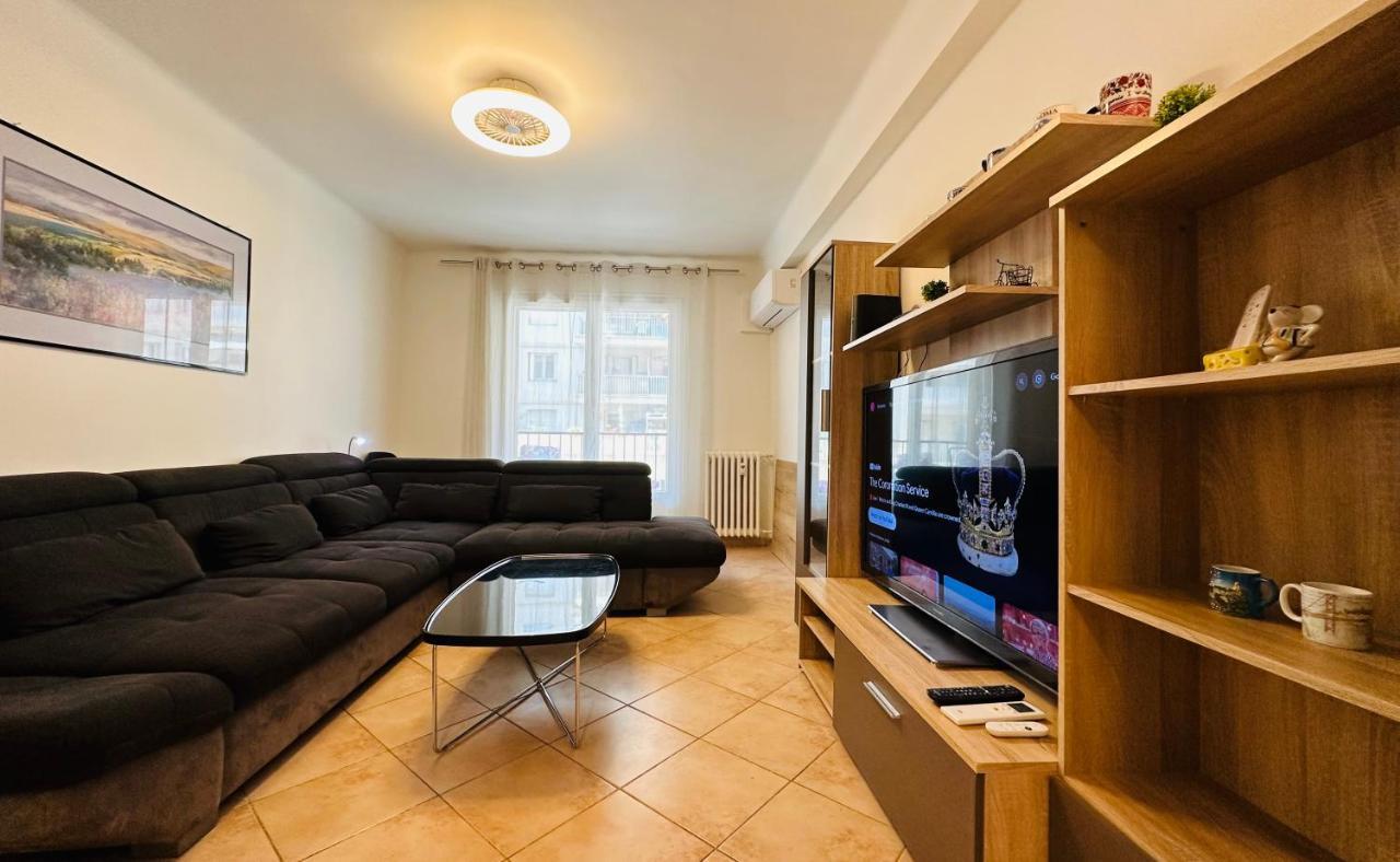 The Nice - 3 Rooms, 3Air Cond, 3Tv, 3Fans, 2 Wc, Wifi Everywhere 5Min Aeroport, Train, Beach, 1Min Tram, 15 Min Centre, Port, Parking Possible מראה חיצוני תמונה