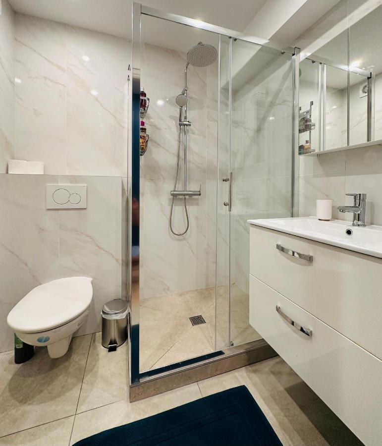 The Nice - 3 Rooms, 3Air Cond, 3Tv, 3Fans, 2 Wc, Wifi Everywhere 5Min Aeroport, Train, Beach, 1Min Tram, 15 Min Centre, Port, Parking Possible מראה חיצוני תמונה